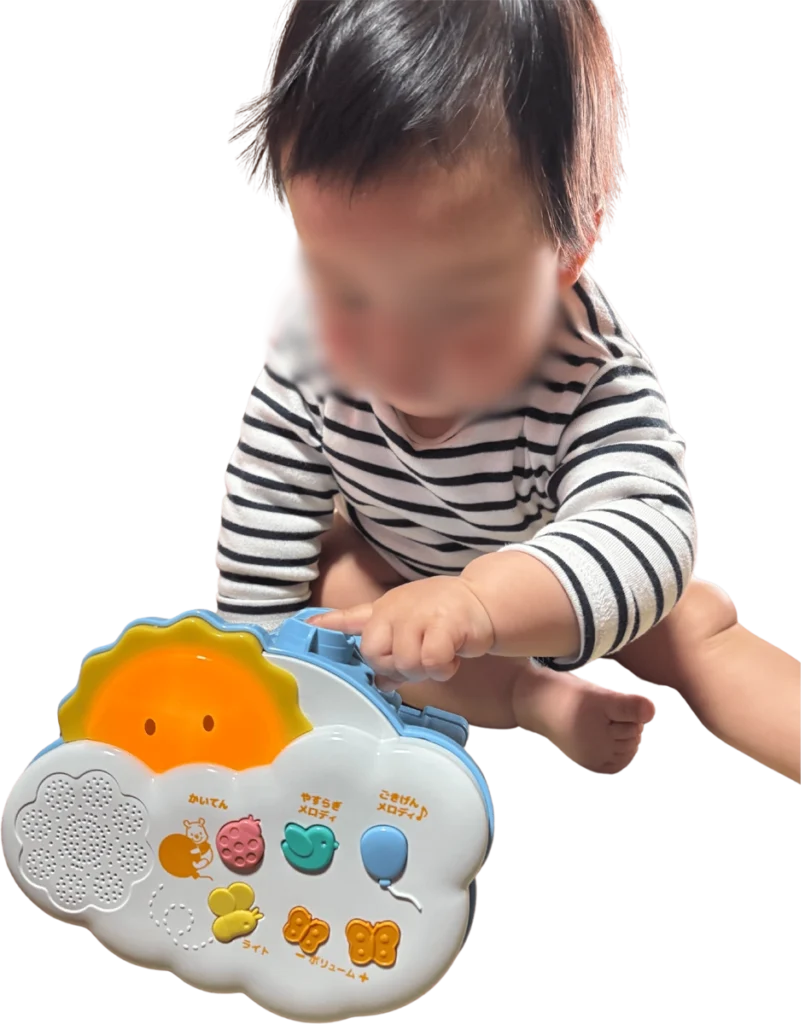 プーメリーで遊ぶ11ヶ月の息子