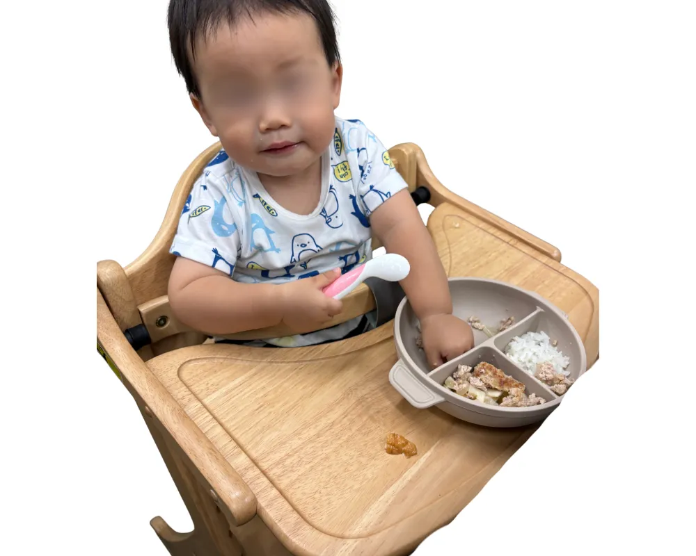 人気のベビーハイチェア|大和屋のすくすくチェアを写真付きレビュー|デメリット吸盤皿がくっつきにくい