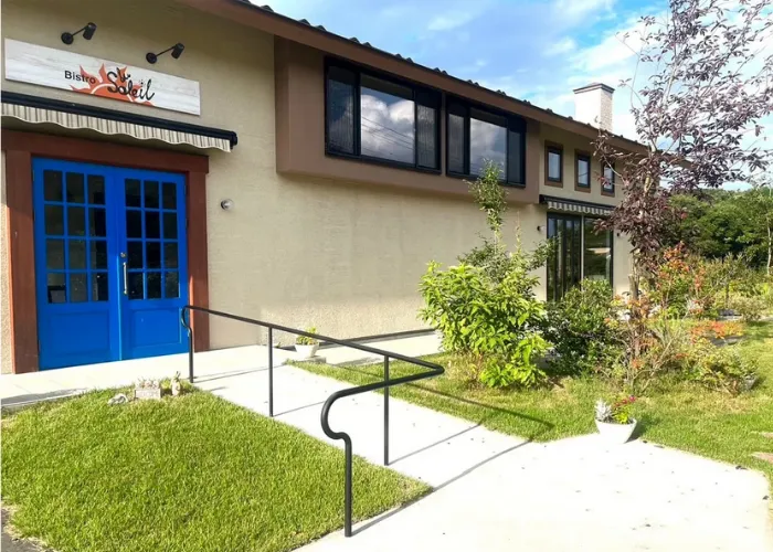 PLAYKNOLL近隣のカフェ|ビストロソレイユ